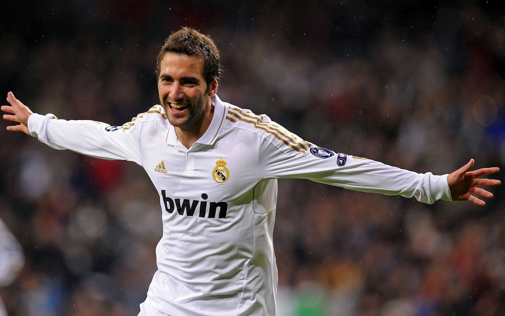 中国游泳队巴黎奥运备战冲刺 新星崛起老将坚守